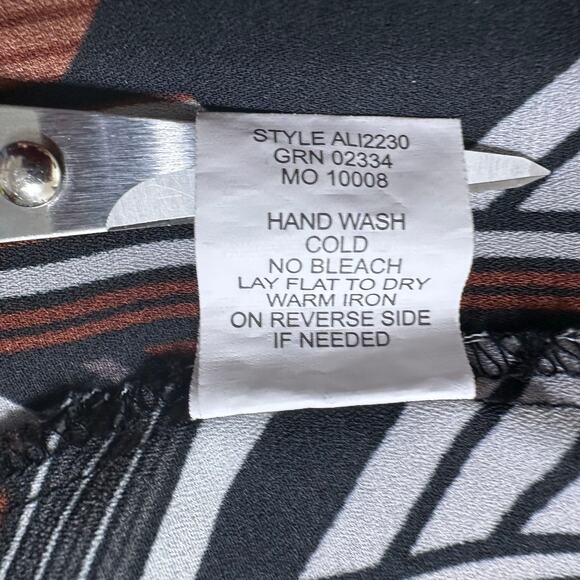 Figueroa & Flower Top Womens XL Black Geo Floral Print Boho Peasant Flowy Blouse - Picture 8 of 8